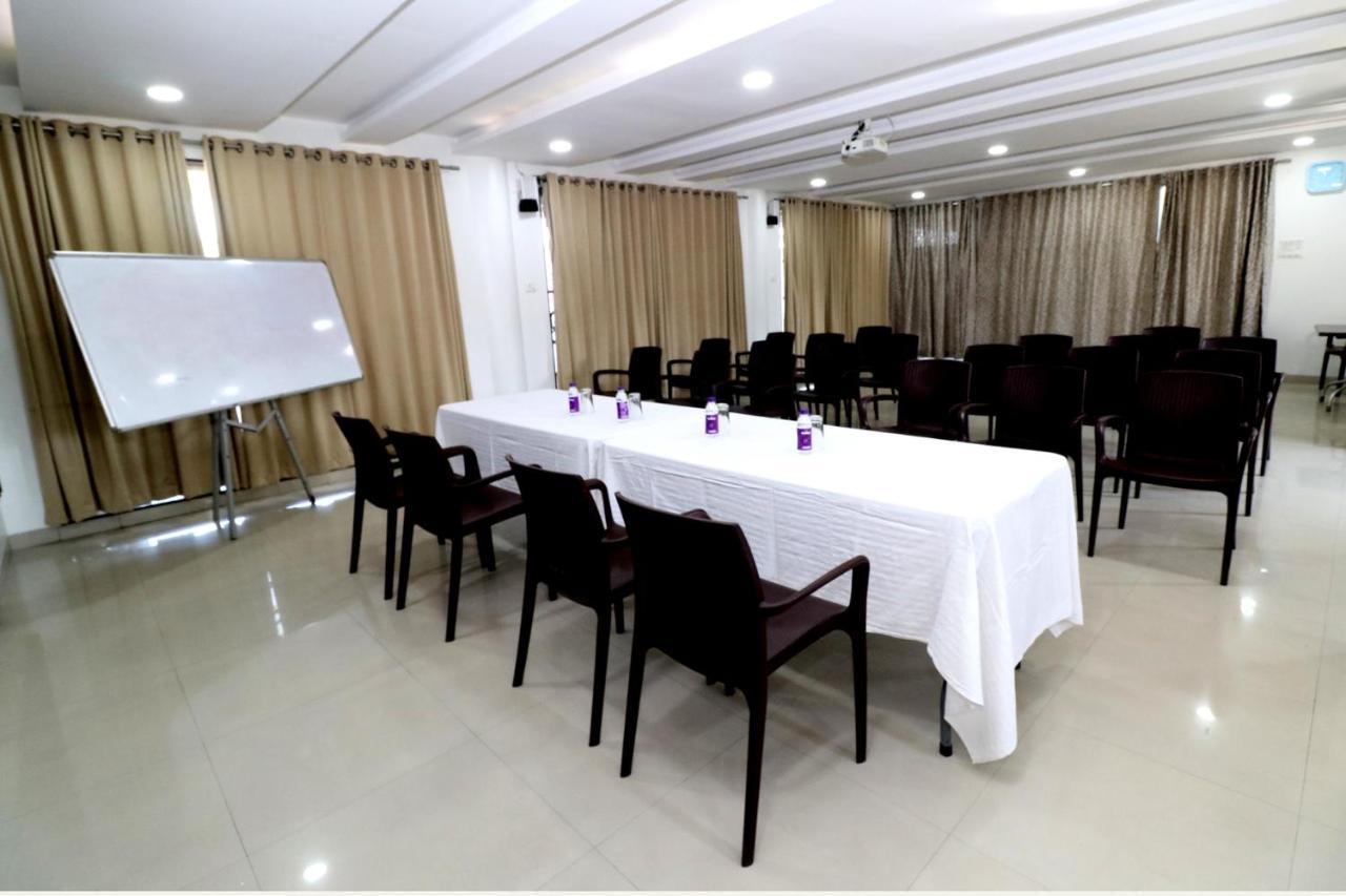 Hotel Girnar Aurangábád Kültér fotó