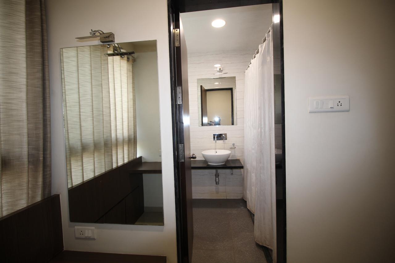 Hotel Girnar Aurangábád Kültér fotó